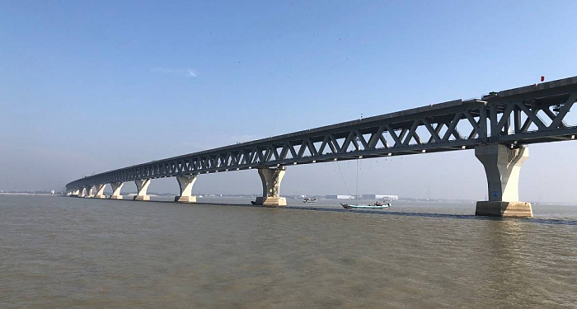 আর ১৯ দিন : শত ষড়যন্ত্রকে উপেক্ষা করে মাথা উঁচু করে দাঁড়িয়েছে পদ্মা সেতু