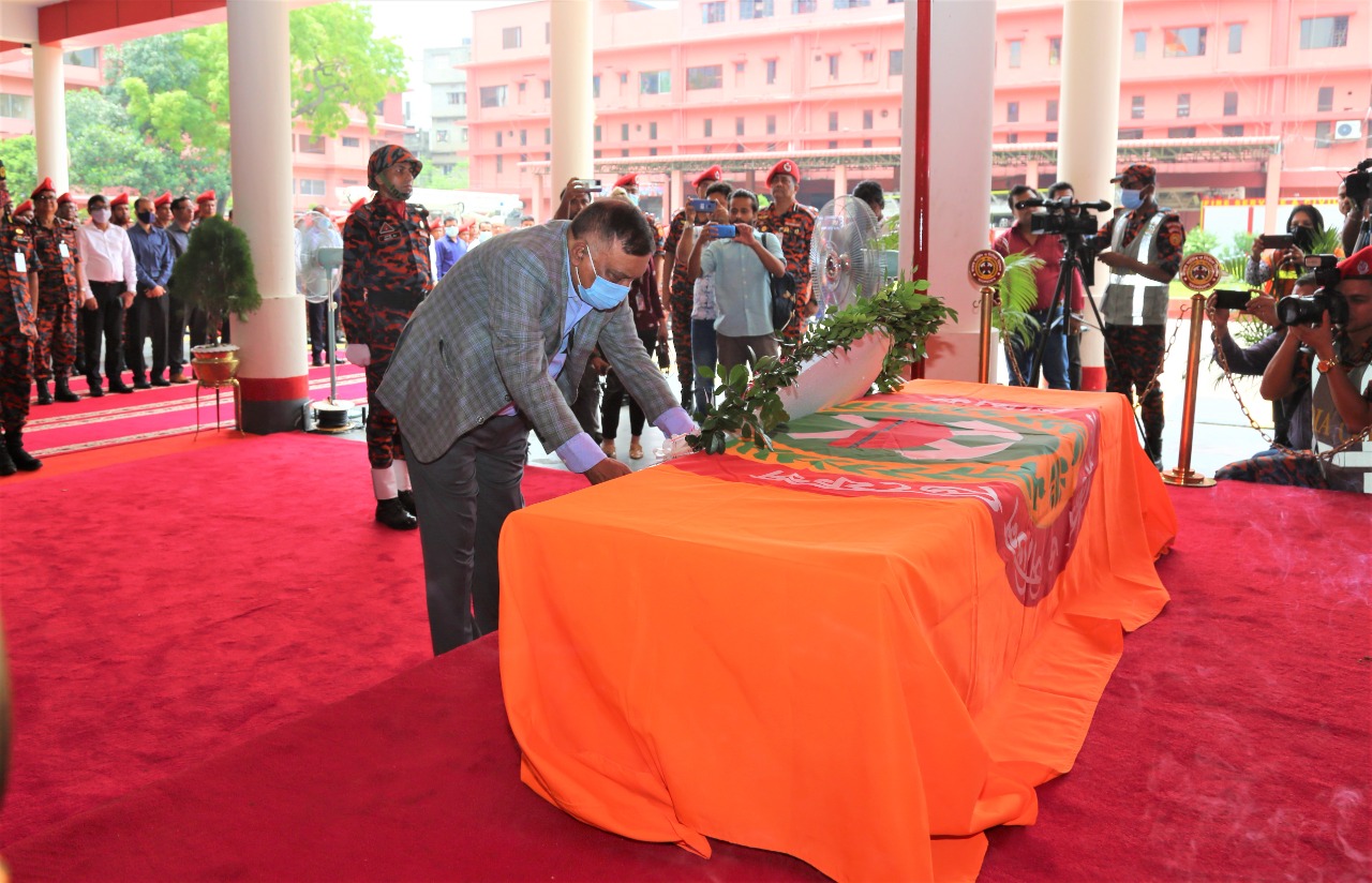 সীতাকুণ্ডে শহীদ শরিফ তরফদারের জানাজায় স্বরাষ্ট্রমন্ত্রী