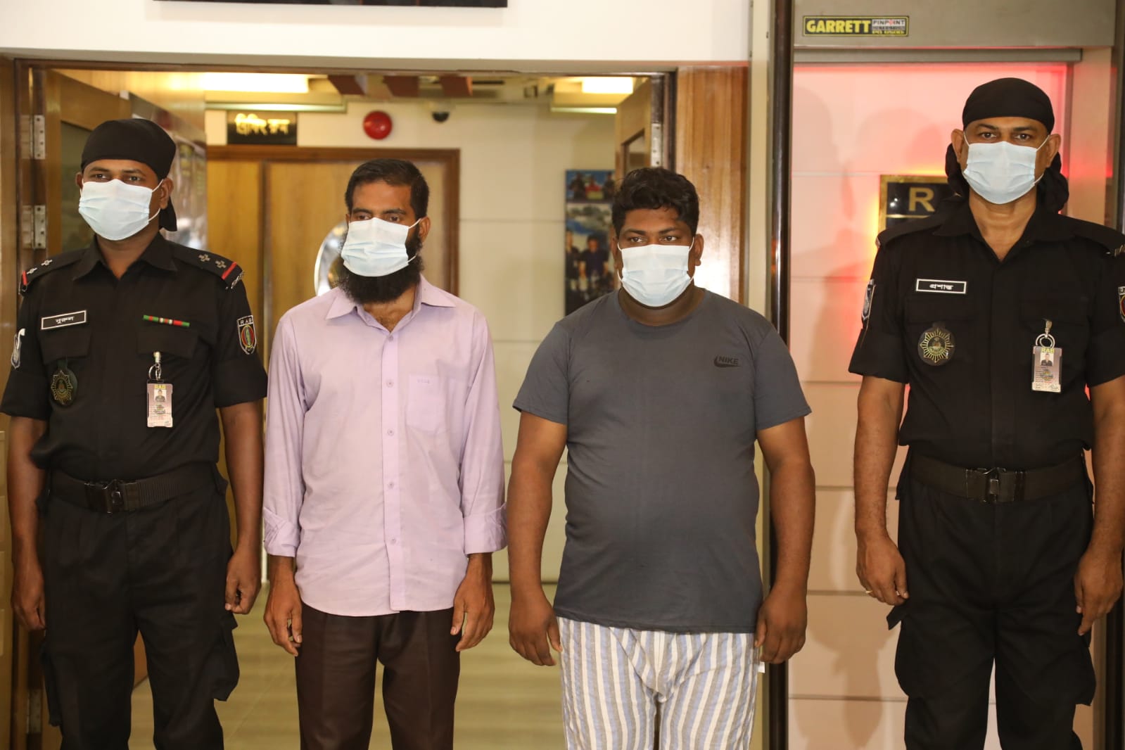 পুলিশ সদস্য নিহতের ঘটনায় বাসটির মালিক ও চালক আটক