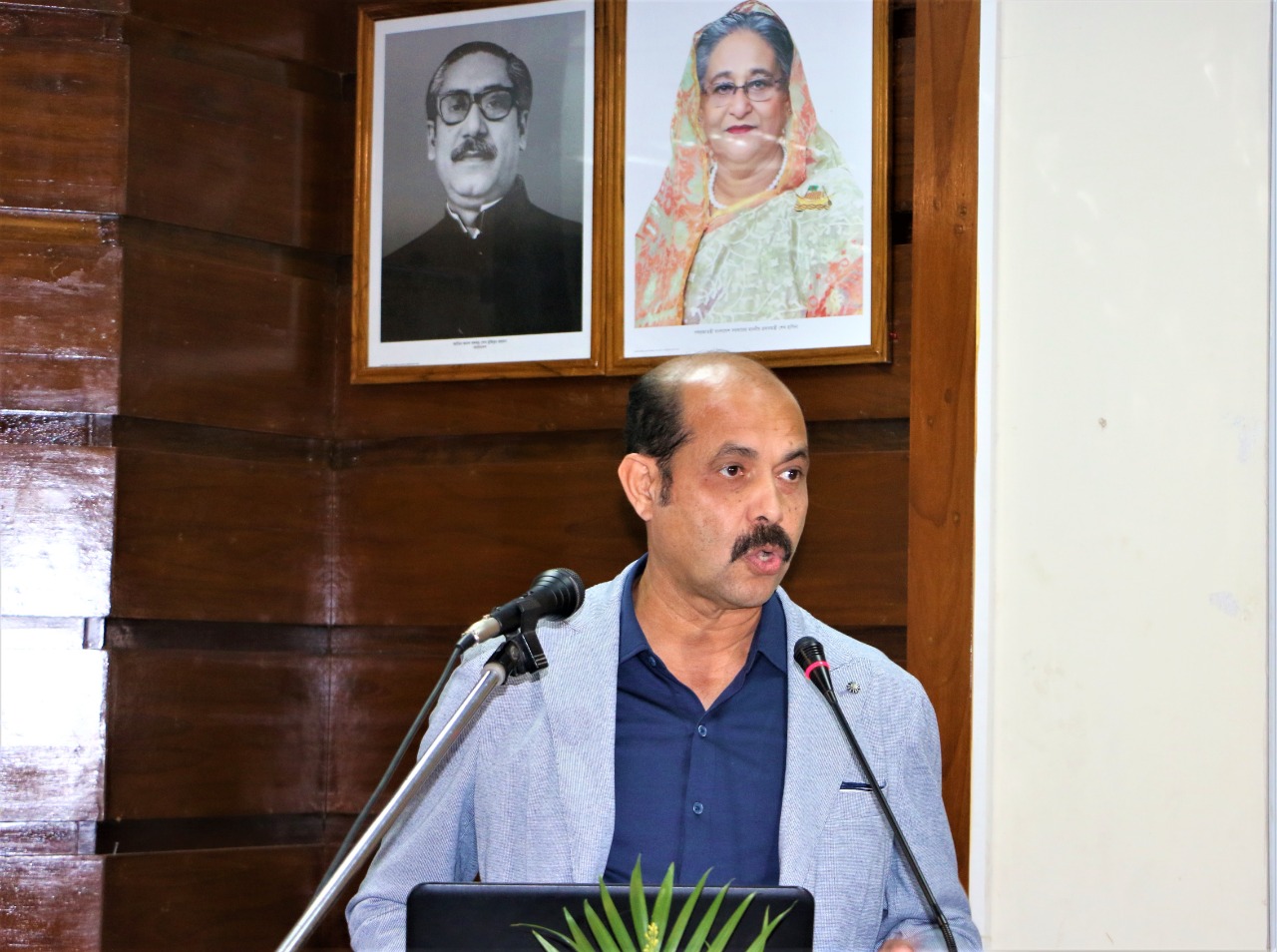 বাসা-বাড়িতে এডিসের লার্ভা পেলেই মামলা : মেয়র আতিকুল