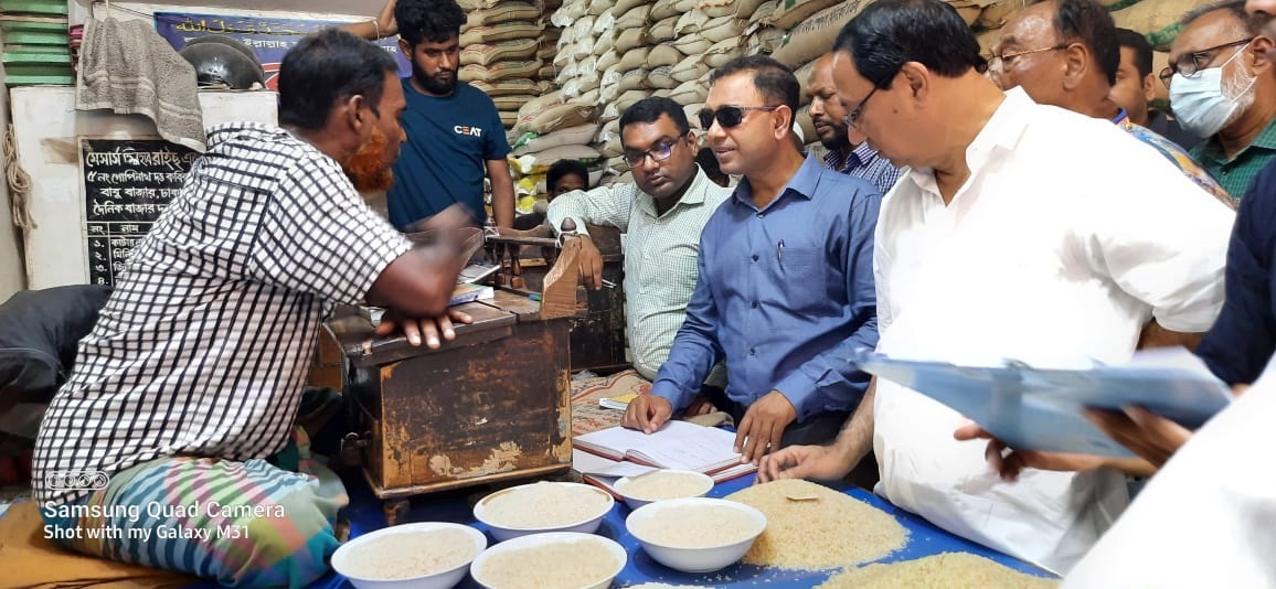 নিয়মনীতির তোয়াক্কাই করছেন না চাল ব্যবসায়ীরা
