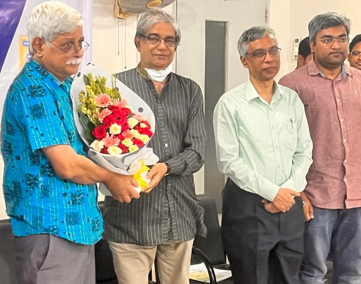 যৌক্তিক চিন্তাভাবনার জন্য শিশু-কিশোরদের প্রোগ্রামিং শিখতে হবে: মোস্তাফা জব্বার