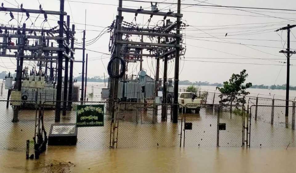 বিদ্যুৎ উপকেন্দ্র ডুবে যাওয়ায়, বিদ্যুৎহীন লাখো মানুষ