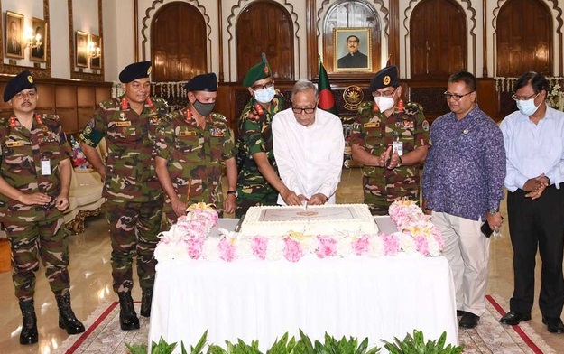 জনগণ থেকে দূরত্ব সৃষ্টি করে নয়, নিরাপত্তা নিশ্চিত করাই হবে কৃতিত্ব : রাষ্ট্রপতি