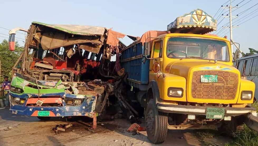 সারা দেশে সড়ক দুর্ঘটনায় নিহত ২২ জন