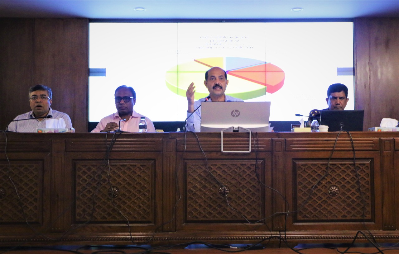  ঢাকা উত্তর সিটি কর্পোরেশনের (ডিএনসিসি) মেয়র মোঃ আতিকুল ইসলাম বলেছেন, ‘আমাদের বিদ্যুৎ সাশ্রয়ের সময় এসেছে। শুধু আমরাই নই, বিশ্বব্যাপী উন্নতদেশগুলোও বিদ্যুৎ সাশ্রয়ের মতো সিদ্ধান্ত নিয়েছে এবং সেটা তারা করছে।