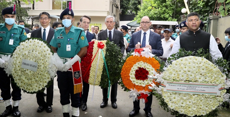 ফুলেল শ্রদ্ধায় হলি আর্টিসানে নিহতদের স্মরণ কুটনীতিকদের