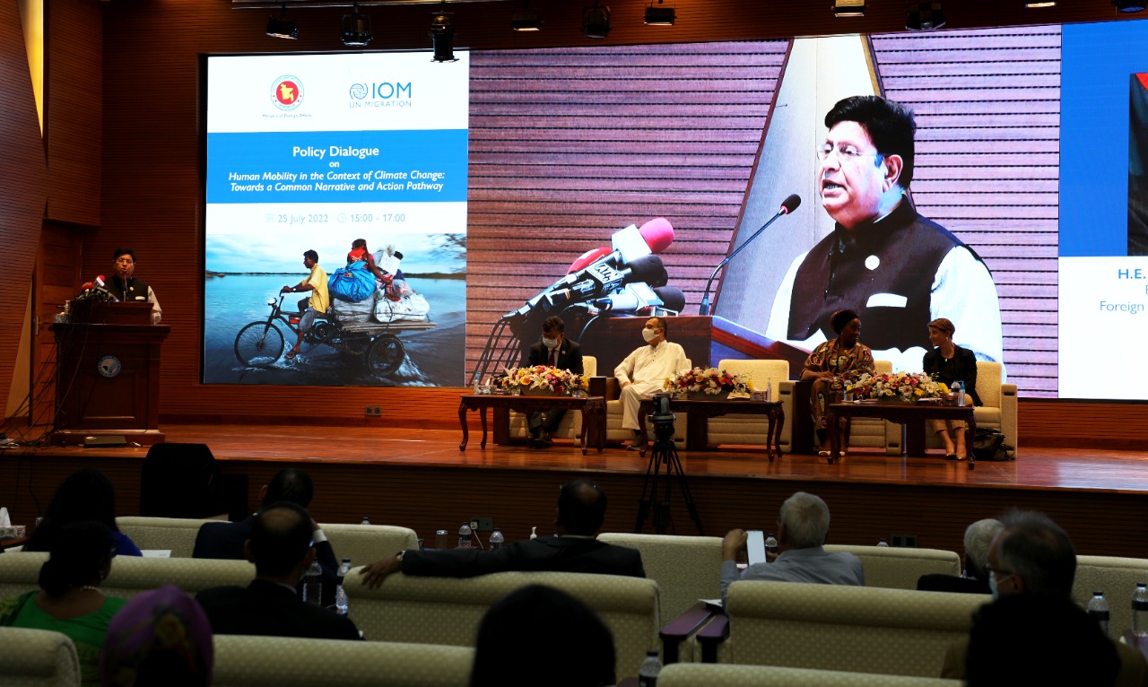 জলবায়ু অভিবাসন মোকাবেলায় জরুরি পদক্ষেপ নেয়ার আহ্বান বাংলাদেশ সরকার ও আইওএমের