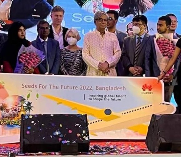 মানুষের জীবনধারার সাথে ডিজিটাল প্রযুক্তি ওতপ্রোতভাবে জড়িয়ে গেছে : মোস্তাফা জব্বার