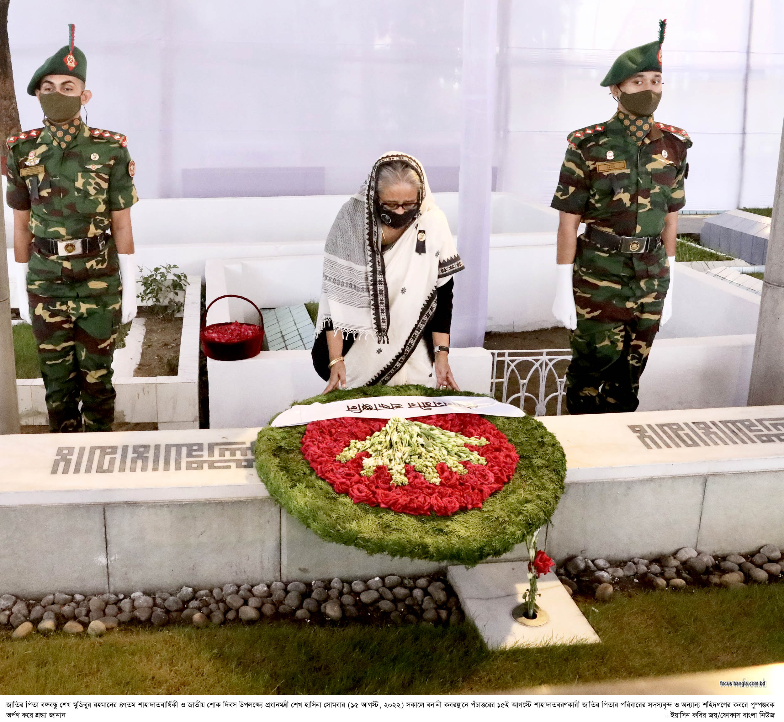 বঙ্গবন্ধুর প্রতিকৃতিতে প্রধানমন্ত্রীর শ্রদ্ধা