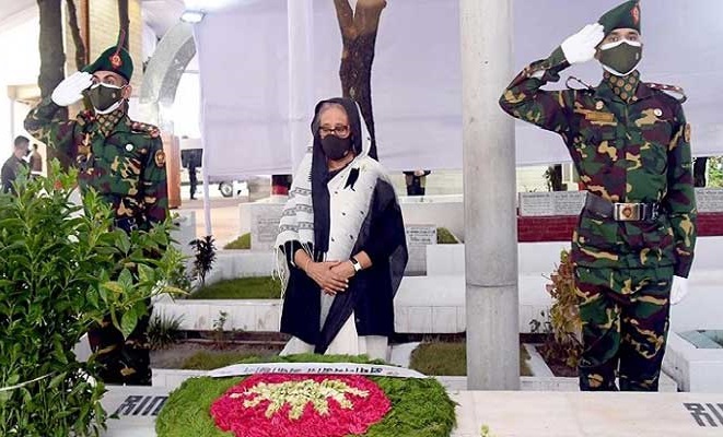 বঙ্গমাতার সমাধিতে প্রধানমন্ত্রীর শ্রদ্ধা