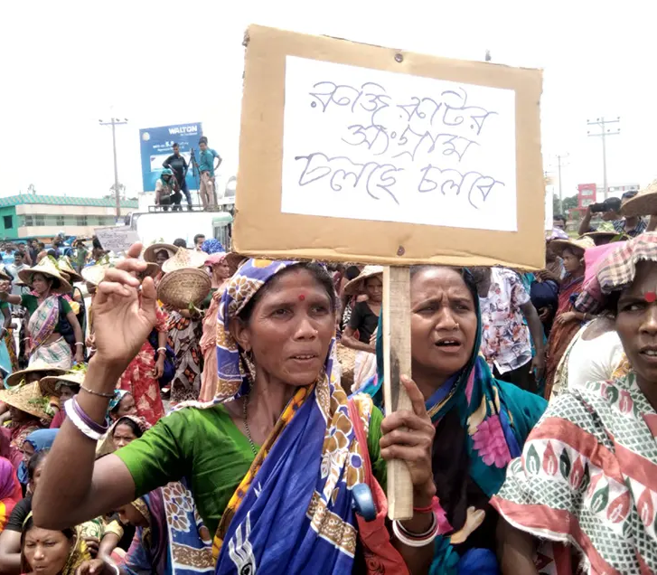 আবারও আন্দোলনে চা-শ্রমিকরা, ৫ ঘন্টা পর অবরোধ প্রত্যাহার