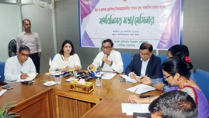 ভোক্তার মহাপরিচালক আটকে রাখলেন ডিম ব্যবসায়ীদের