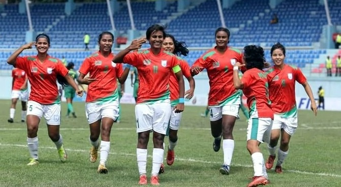 সাবিনার হ্যাটট্রিকে পাকিস্তানকে উড়িয়ে সেমিতে বাংলাদেশ