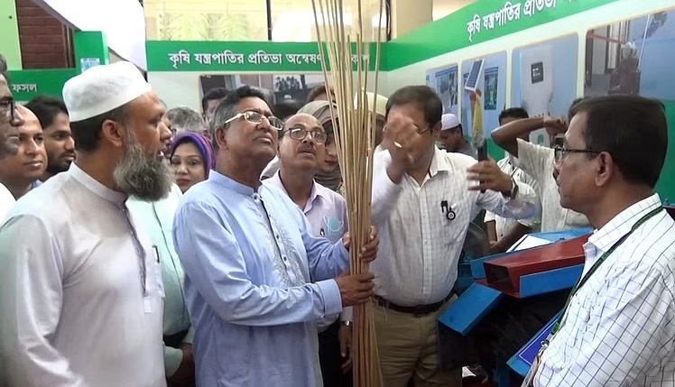 ডিম আমদানির দরকার নেই, কম খাব - কৃষিমন্ত্রী