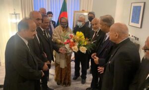 লন্ডন পৌছে কর্মব্যস্ত দিন প্রধানমন্ত্রীর