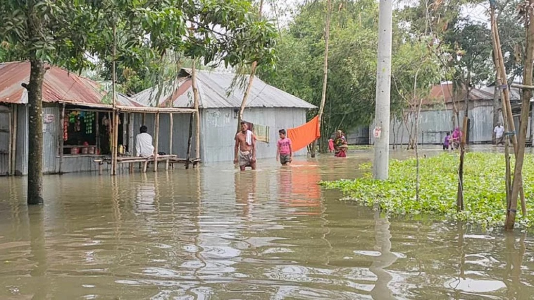তিস্তার পানি বিপদসীমার ১০ সেন্টিমিটার উপরে, প্লাবিত হচ্ছে পার্শ্ববর্তী এলাকা