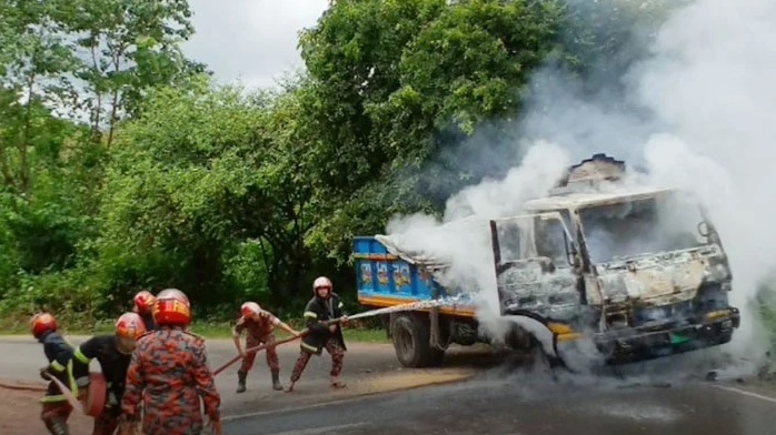 খাগড়াছড়িতে ইউপিডিএফ নেতা খুন, ট্রাকে আগুন
