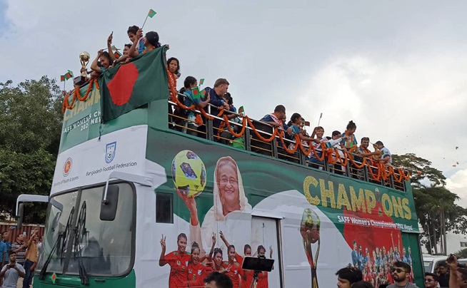 দেশে ফিরেই সাফ জয়ী মেয়েদের পুরস্কৃত করবেন প্রধানমন্ত্রী