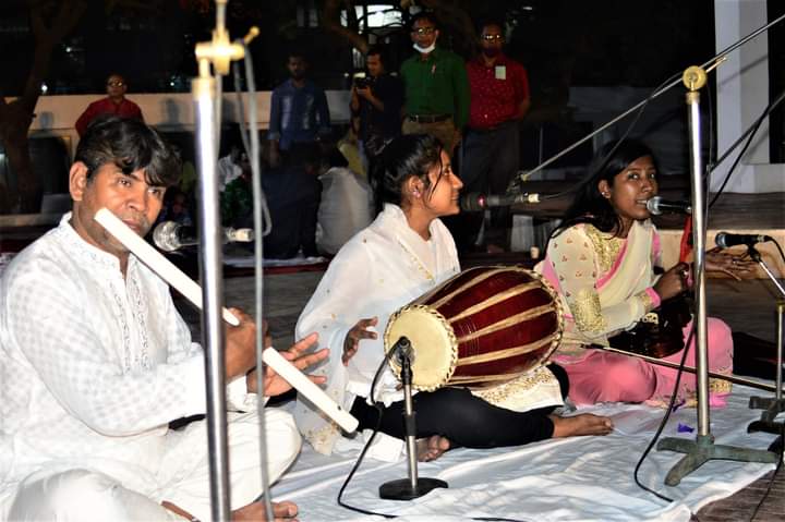 শিল্পী পরিবারের কথামালা - বাউল গানের শিল্পী মনিকা দেওয়ান - বোনের বাঁশি ও বাবার যন্ত্রে সুরসাধনা