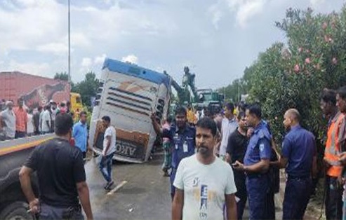 বঙ্গবন্ধু সেতুর পূর্বপ্রান্তে বাস-মাইক্রোবাস সংঘর্ষ - প্রাণ গেলো ৬ জনের