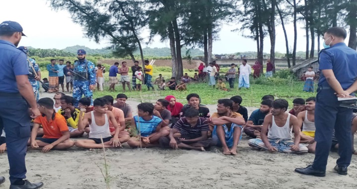 পাচারের সময় সাগরে রোহিঙ্গাবাহী ট্রলারডুবির সাথে উদ্ধার ৩৯