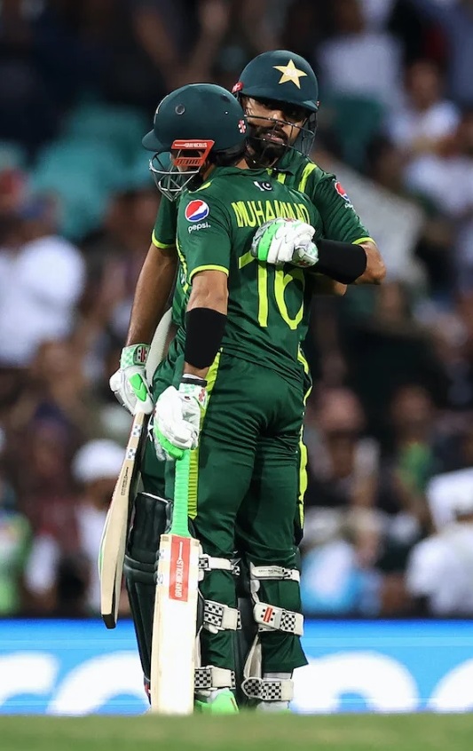 নিউজিল্যান্ডকে হারিয়ে ফাইনালে পাকিস্তান