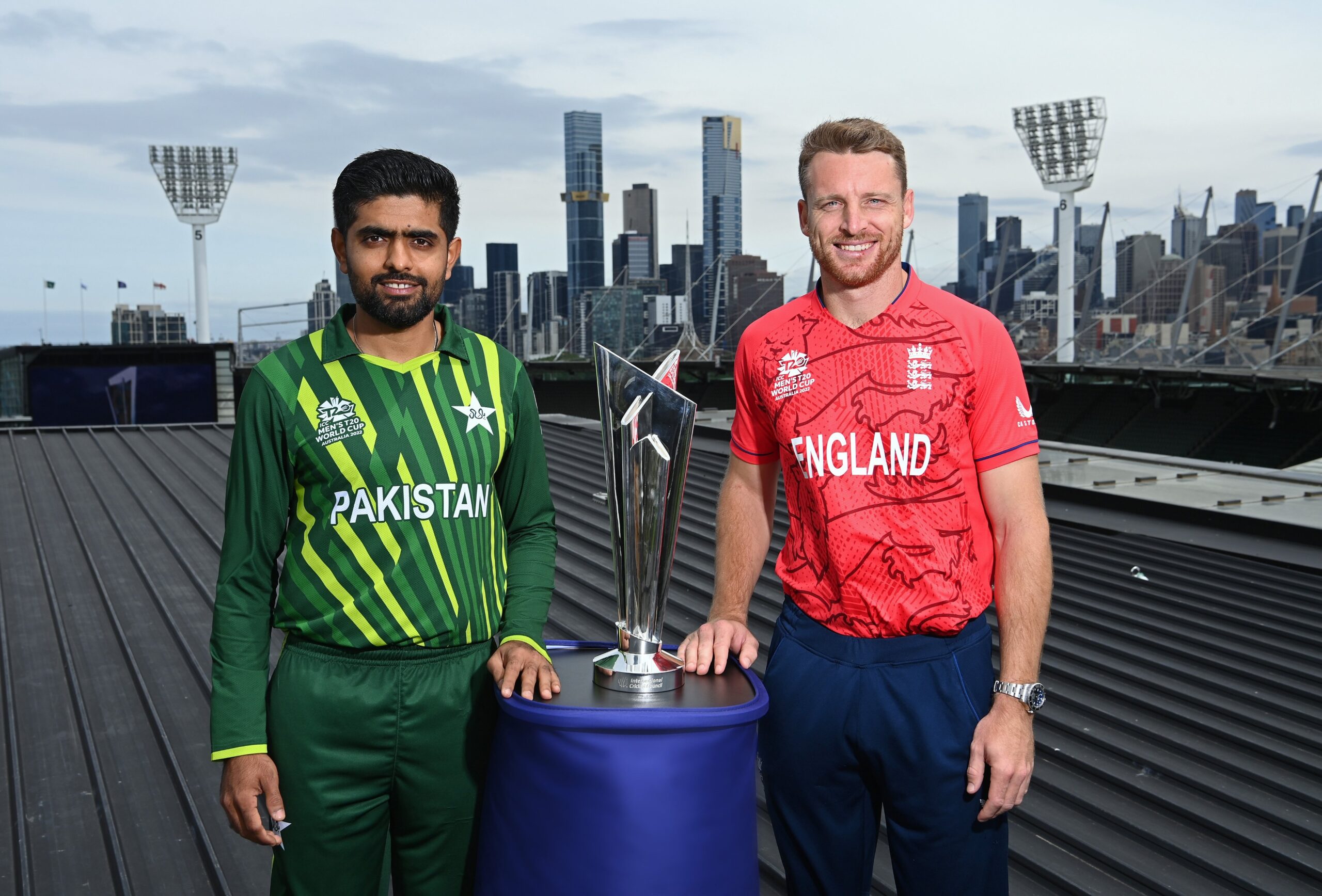 পাকিস্তান না ইংল্যান্ড, শিরোপা কার?