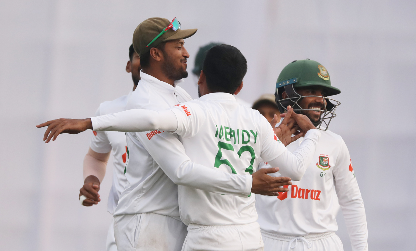 মিরাজ-সাকিব দ্যুতিতে ভারতকে হারানোর স্বপ্ন দেখছে বাংলাদেশ