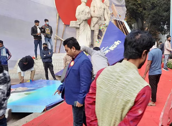 ওবায়দুল কাদেরের বক্তব্যের সময় ভেঙে পড়ল মঞ্চ