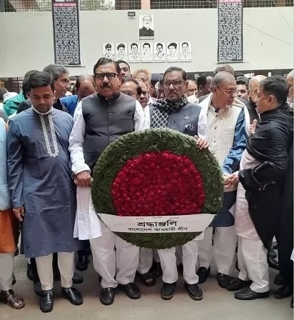 গণঅভ্যুত্থান দিবসে শহীদ মতিউর রহমান মল্লিকের বেদিতে আ.লীগের শ্রদ্ধা