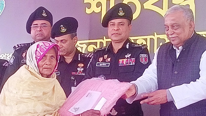 বিদেশে কবর দেওয়া শহীদদের দেশে আনার ইচ্ছা রয়েছে প্রধানমন্ত্রীর - স্বরাষ্ট্রমন্ত্রী