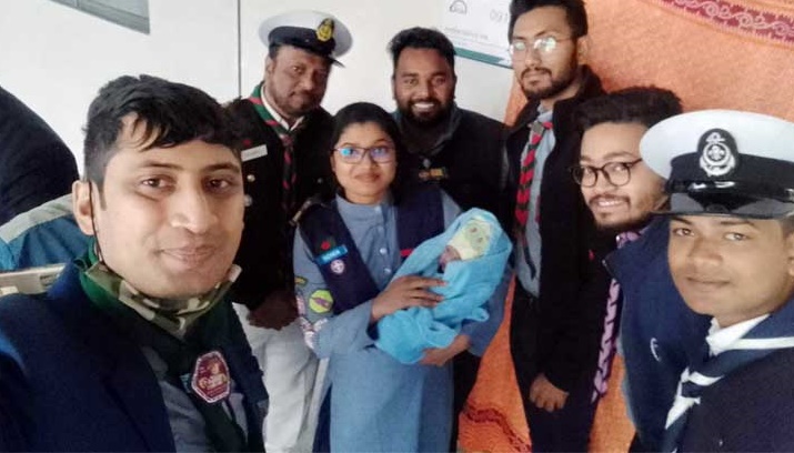 মেট্রোরেল স্টেশনে ছেলে শিশুর জন্ম