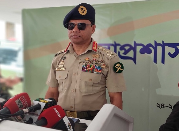 বেসামরিক প্রশাসনের সঙ্গে সেনাবাহিনী আন্তরিকভাবে কাজ করছে - সেনাপ্রধান