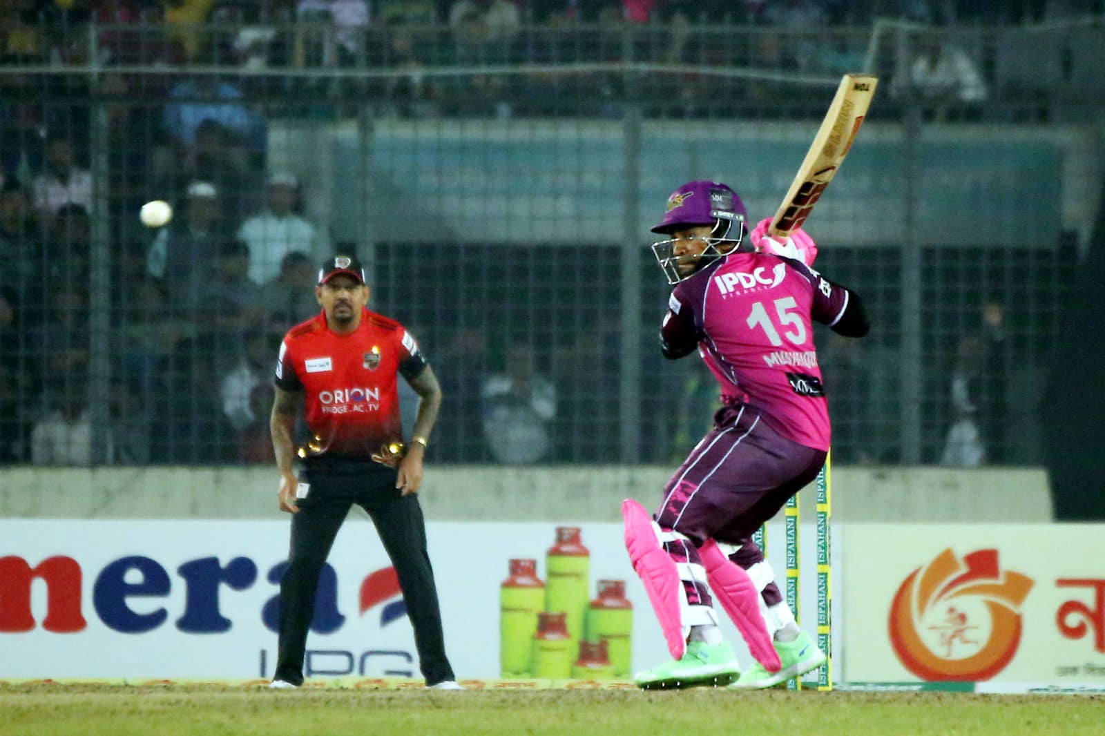 ফাইনালে কুমিল্লা ভিক্টোরিয়ান্সকে ১৭৬ রানের টার্গেট দিল সিলেট স্ট্রাইকার্স