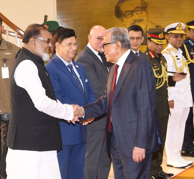 স্বাস্থ্য পরীক্ষা করাতে সিঙ্গাপুরের উদ্দেশে রাষ্ট্রপতির ঢাকা ত্যাগ