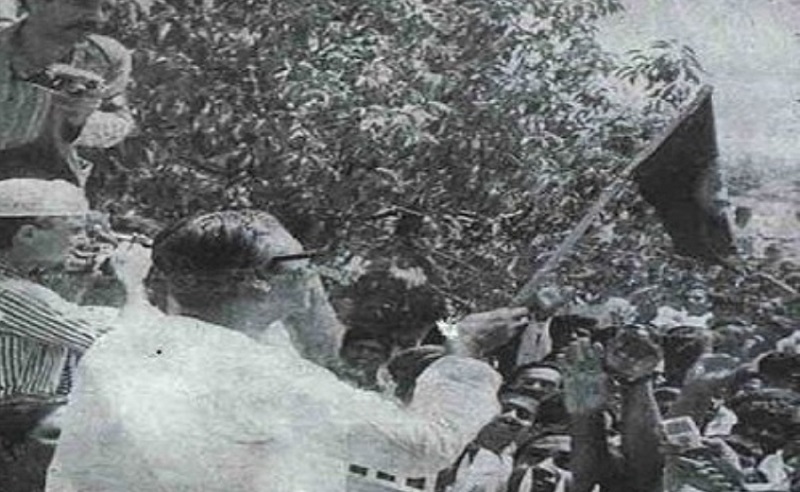 বঙ্গবন্ধু আজ স্বাধীন বাংলাদেশের পতাকা উত্তোলন করেন