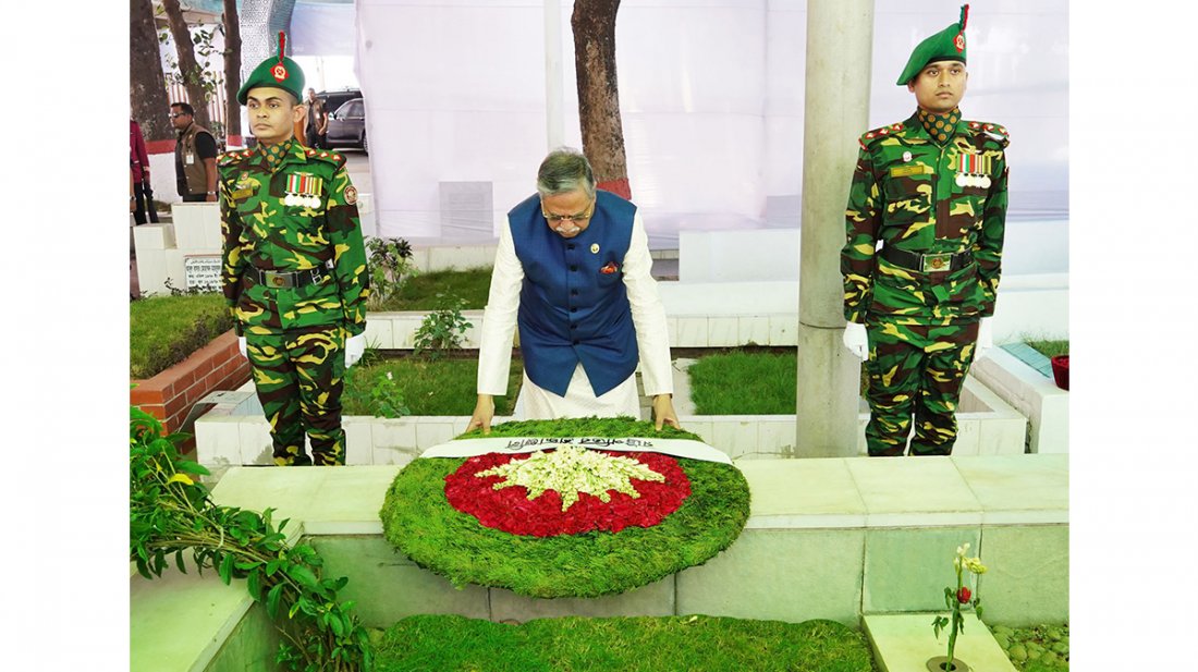 বঙ্গমাতার সমাধিতে রাষ্ট্রপতির শ্রদ্ধা