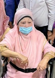 পাঁচ দিন পর হাসপাতাল থেকে বাসায় ফিরলেন খালেদা জিয়া