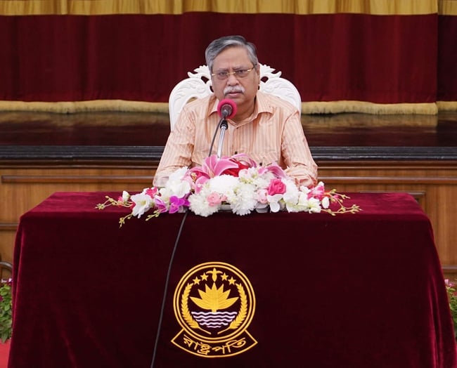 দায়িত্ব পালনের প্রতিটি স্তরে নিরপেক্ষতা, স্বচ্ছতা ও জবাবদিহিতা নিশ্চিত করার নির্দেশ রাষ্ট্রপতির