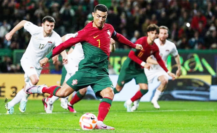 জায়গা পেলেন রোনালদো