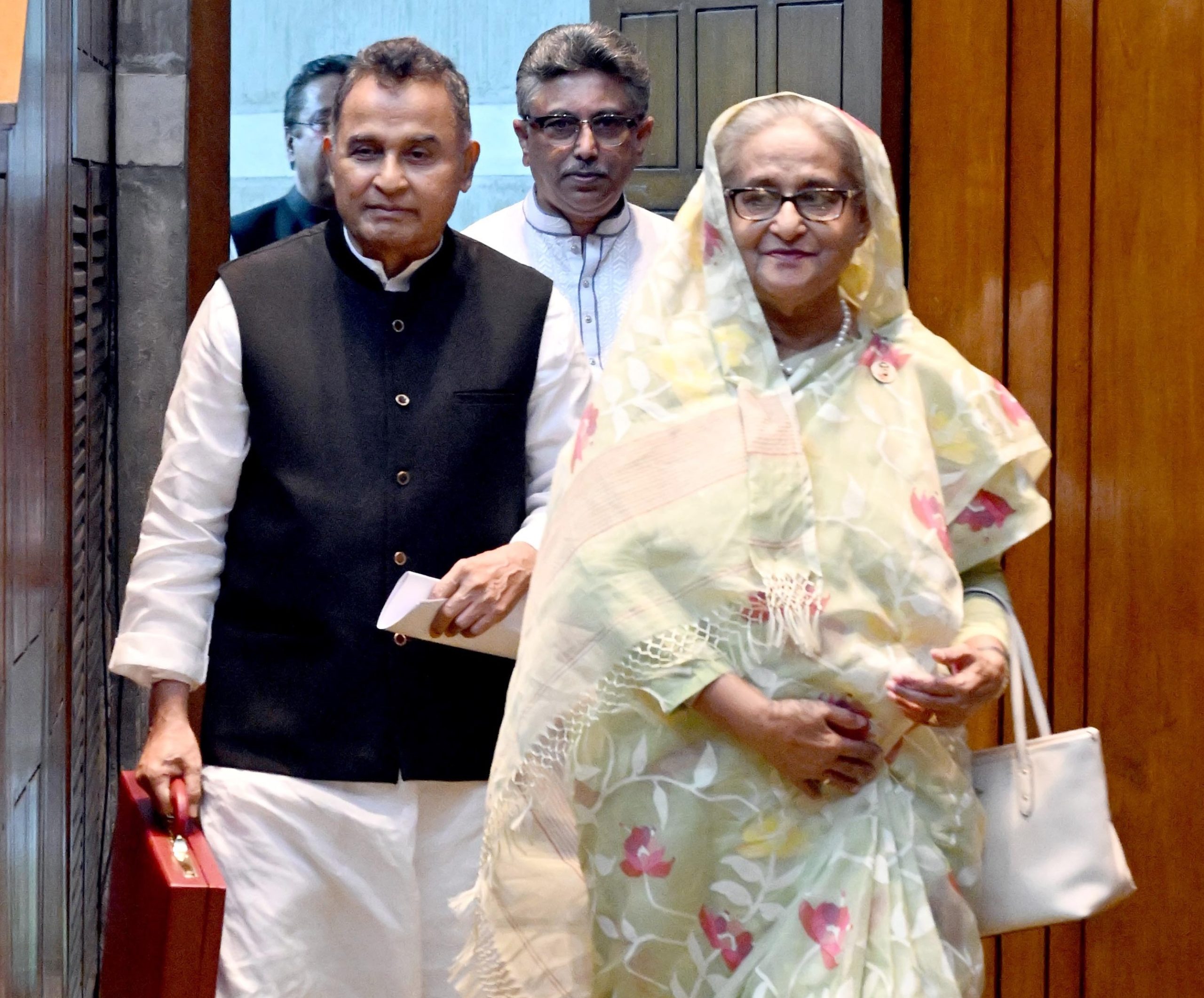 সুখী-সমৃদ্ধ উন্নত স্মার্ট বাংলাদেশ বিনির্মাণের পথে প্রথম বাজেট পেশ