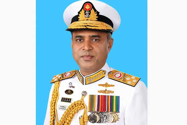 নৌবাহিনী প্রধান অ্যাডমিরাল এম শাহীন ইকবাল