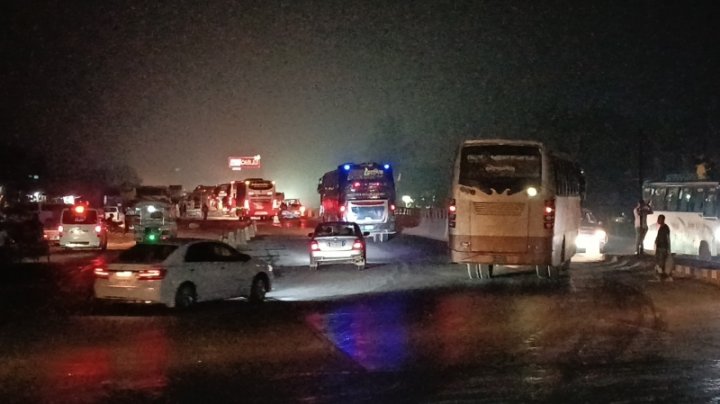 রাজধানীর যান চলাচল শুরু