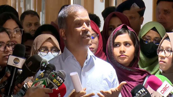 আইন উপদেষ্টা ড. আসিফ নজরুলের কাছে পাঁচটি দাবি ধর্ষণবিরোধী মঞ্চের