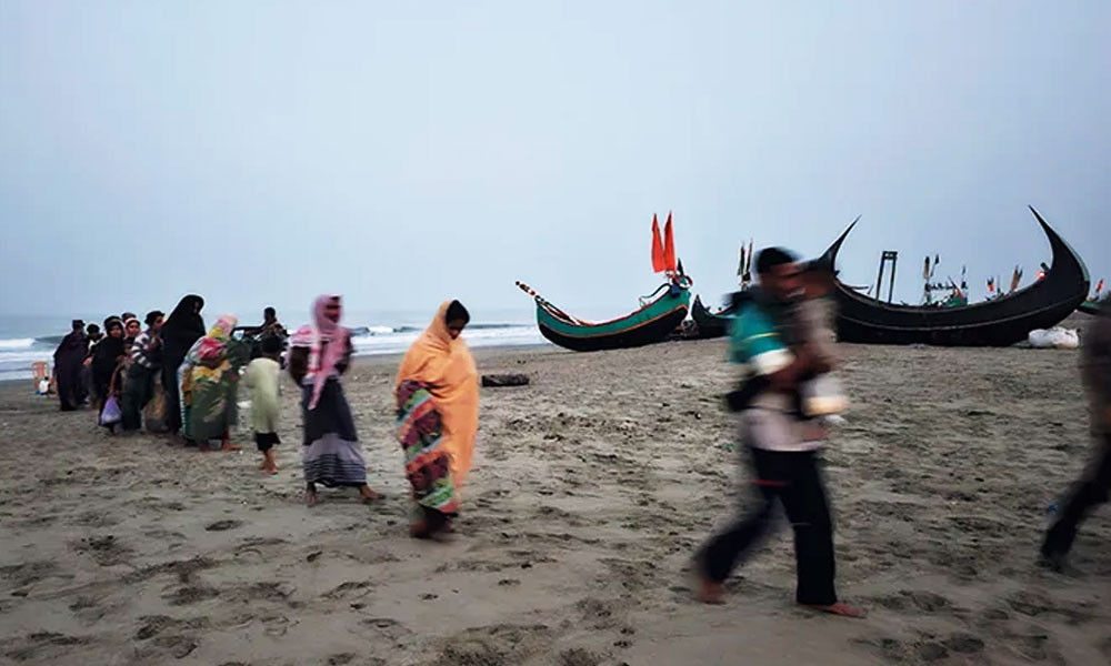 টেকনাফ উপকূলে রোহিঙ্গাবাহী নৌকাডুবি, নিখোঁজ কয়েকজন