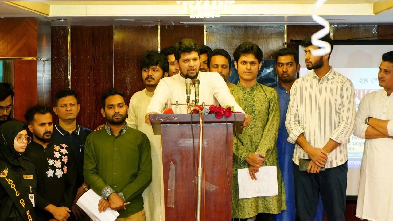 আওয়ামী লীগ বিদেশ থেকে আসা একটি ‘প্রতিস্থাপিত শক্তি’ : মাহফুজ আলম