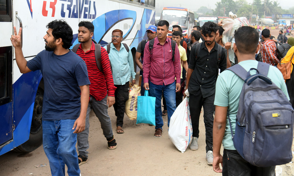 ঈদযাত্রায় সড়কপথের শৃঙ্খলা নিশ্চিত করতে কঠোর অবস্থানে সরকার