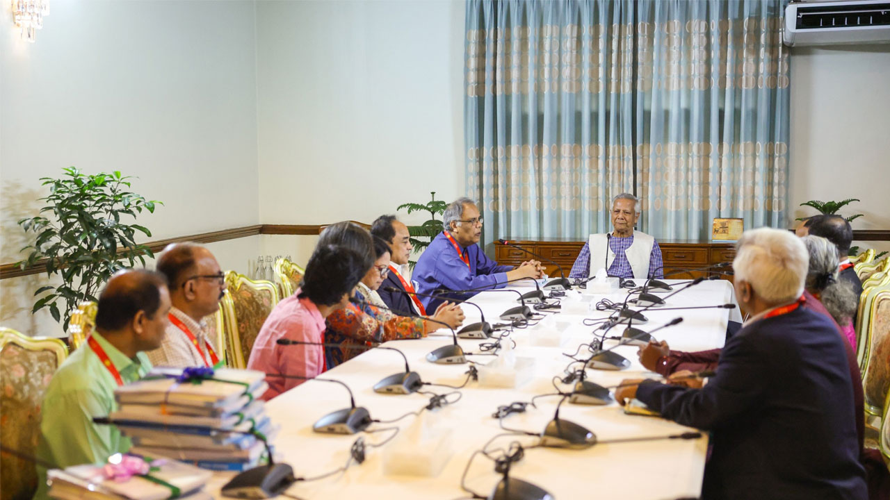 একটি প্রতিষ্ঠান একটির বেশি গণমাধ্যমের মালিক হতে পারবে না