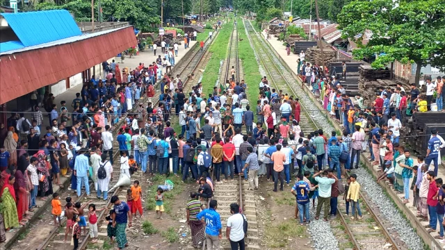 এবার সারা দেশে রেলপথ অবরোধের ঘোষণা